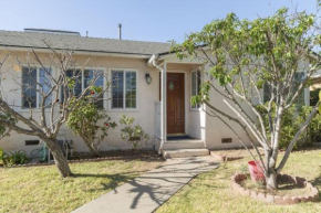 Charming Spacious Home - Modern Comforts Prime Location